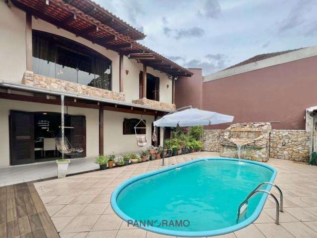 Casa com Piscina e 4 suítes na Itoupava Central