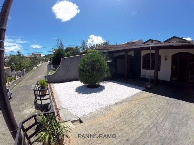 Casa mobiliada e espaçosa na Velha