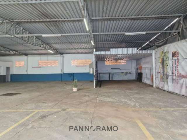 Amplo Galpão de 750m² Unificado na Velha!