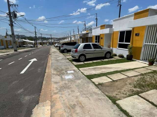 Linda Casa em Condominio no Parque das Laranjeira com 2 quartos sendo 1 suite