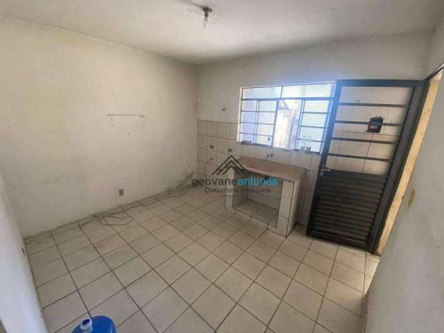 Casa com 1 dormitório para alugar, 50 m² por R$ 700,00/mês - Jardim Simus - Sorocaba/SP