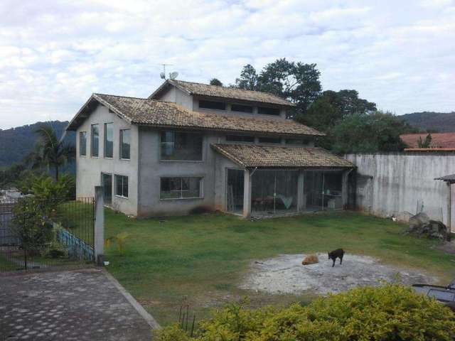 Imperdível sobrado no Parque Suíça!