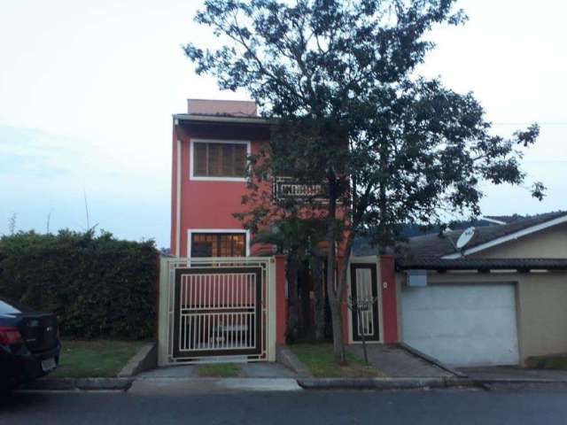 Casa Para Vender com 3 quartos 1 suítes no bairro Região Central em Caieiras