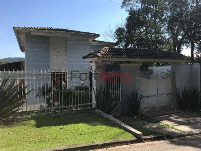 Casa de Condomínio Para Vender com 6 quartos 4 suítes no bairro Caraguatá em Mairiporã