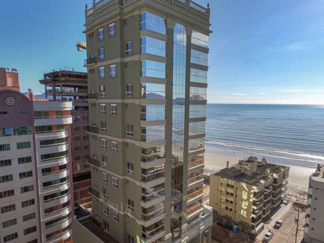 Apartamento na Quadra do Mar