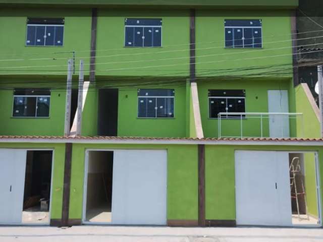 Casa triplex com 2 quartos bairro da luz Nova Iguaçu