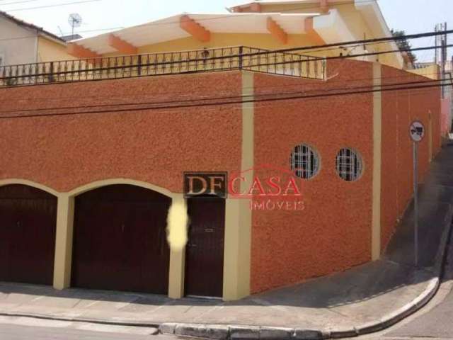 Casa à venda com 247m², 3 quartos, 1 suíte e 3 vagas na Penha