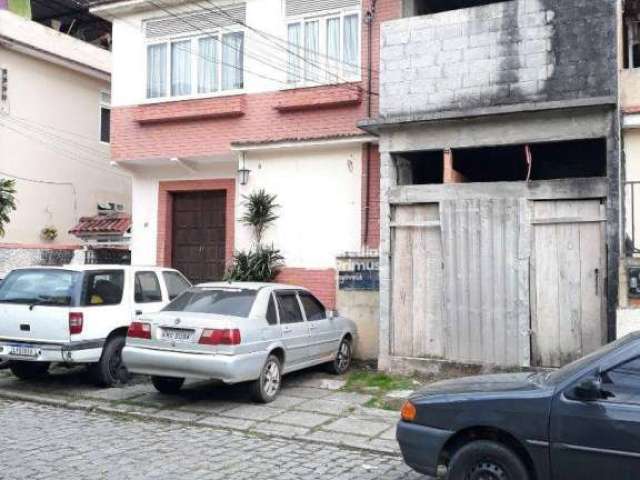 Sobrado à venda, 358 m² por R$ 900.000,00 - Centro - Nova Friburgo/RJ