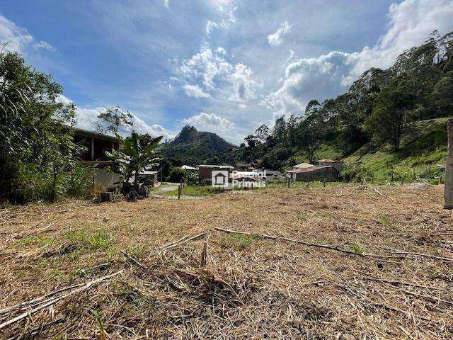 Terreno plano, cercado e de esquina medindo 447 m² por R$180.000,00 - Campo do Coelho - Nova Friburgo/RJ