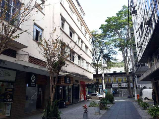 Apartamento com localização privilegiada 2 dormitórios à venda, 80 m² por R$ 380.000 - Centro - Nova Friburgo/RJ