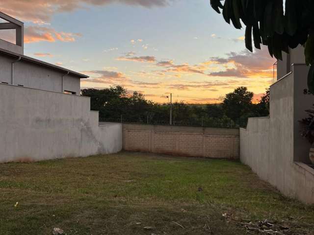 Terreno/lote Plano no Condomínio Terras de Siena com 405 m2 Muro com Lazer Completo