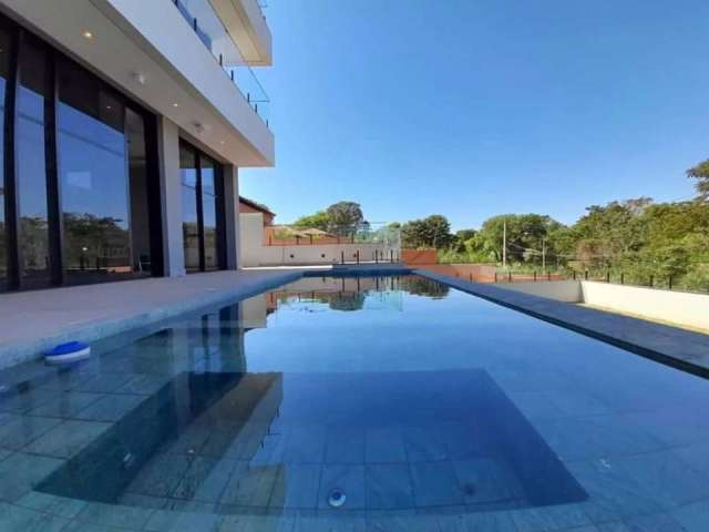 Casa em condomínio, com 6 quartos, piscina de borda infinita, automatizada, vista para mata