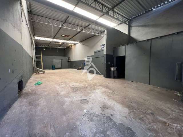 Galpão Pq. Laranjeira, 411m², 2 banheiros