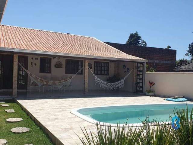 Casa com 2 dormitórios e Piscina à venda, 102 m² por R$ 450.000 - Mariluz - Itapoá/SC