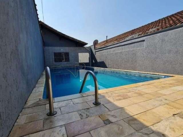 Linda casa com piscina 3 dormitórios 1 suíte