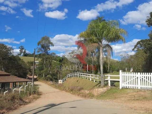 Linda Chácara a venda em Pedra Bela próximo de Bragança Paulista 250m² útil , 2.400m² de terreno ,6 dormitórios, 2 banheiros por R$690.000 - Venda oportunidade para construir pousadas, ou morado própr