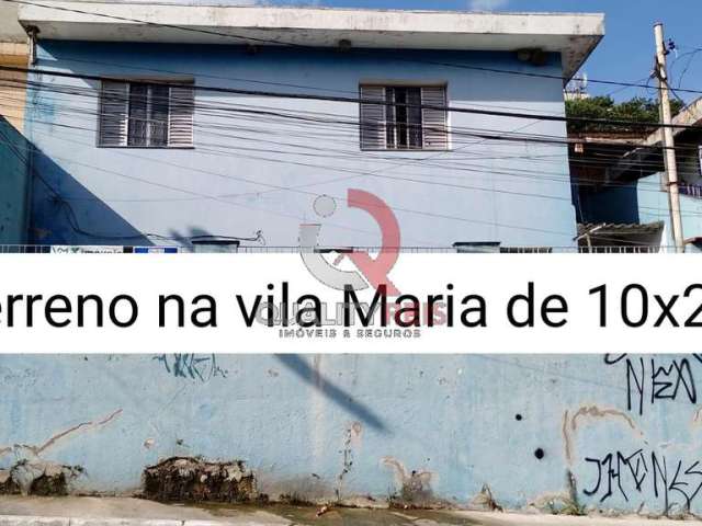 Terreno a venda na Vila Maria - 220 m²  Em ótima localização, estando em área tranquila e perfeita para investimentos.  O imóvel fica de esquina com saída para outra rua, tendo duas casas no quintal, 