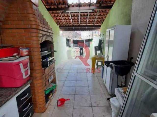 Excelente sobrado, possui 2 dormitórios (1 suíte), closet, sala, cozinha, 3 banheiros, área de serviço, churrasqueira . O imóvel fica próximo de comércios, farmácias, hospitais. AGENDE UMA VISITA!