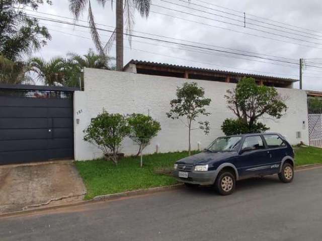 Casa para Venda em Bragança Paulista, Hípica Jaguari, 3 dormitórios, 1 suíte, 1 banheiro, 3 vagas