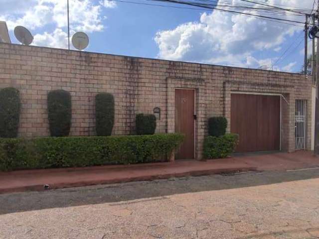 Casa para Venda em Bragança Paulista, Altos de Bragança, 3 dormitórios, 1 suíte, 2 banheiros, 4 vagas