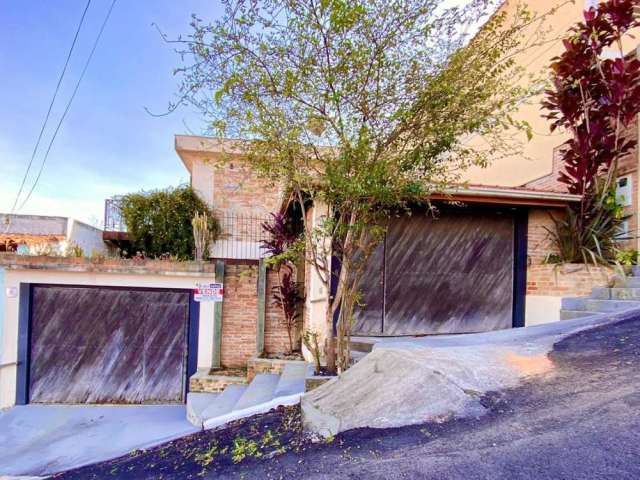 Casa para Venda em Bragança Paulista, Centro, 2 dormitórios, 2 suítes, 2 banheiros, 4 vagas