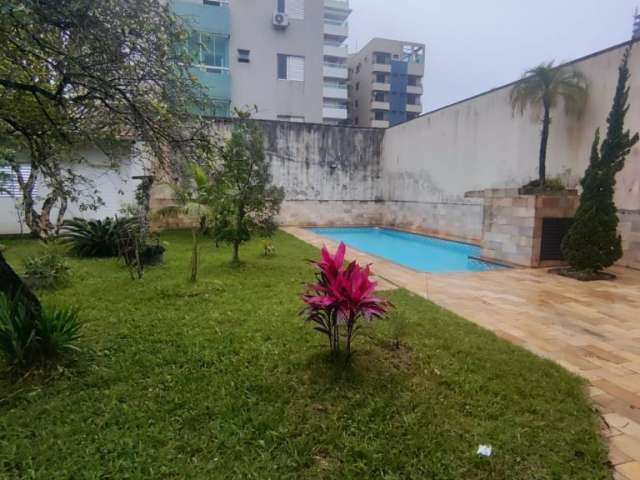 Casa 2 quartos Piscina - Lado Praia na Vila Caiçara em Praia Grande - RP384