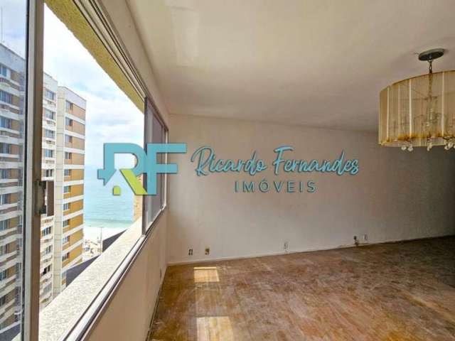 Apartamento na  quadra da praia de Copacabana com 4 quartos