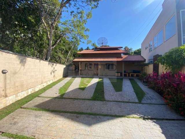 Casa de Praia em condomínio fechado, contando com 02 dormitórios e piscina adulto e infantil, à venda em Bertioga - SP