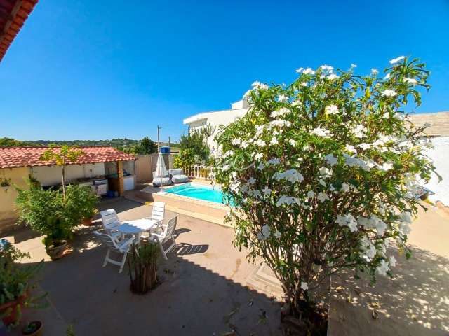 Casa com piscina em Saquarema, com 2 quartos e a poucos minutos da praia de Itaúna