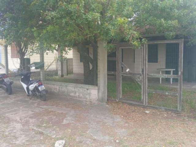 Casa com 3 quartos, 1 Banheiro, demais peças, em local tranquilo, Curumim, Capão da Canoa,