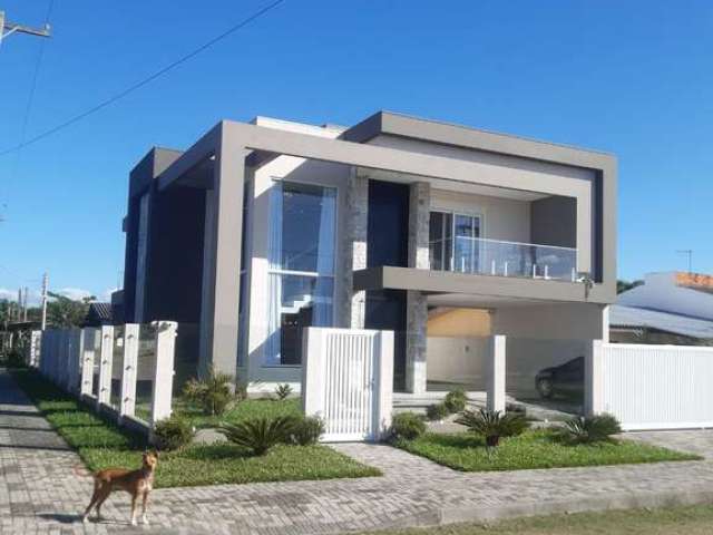 Casa com 3 quartos, sendo 1 suíte, MOBILIADA, com móveis de alto padrão, Piscina, Garagem