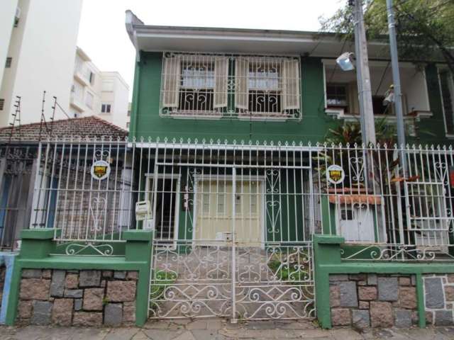 Casa com lareira em excelente localização