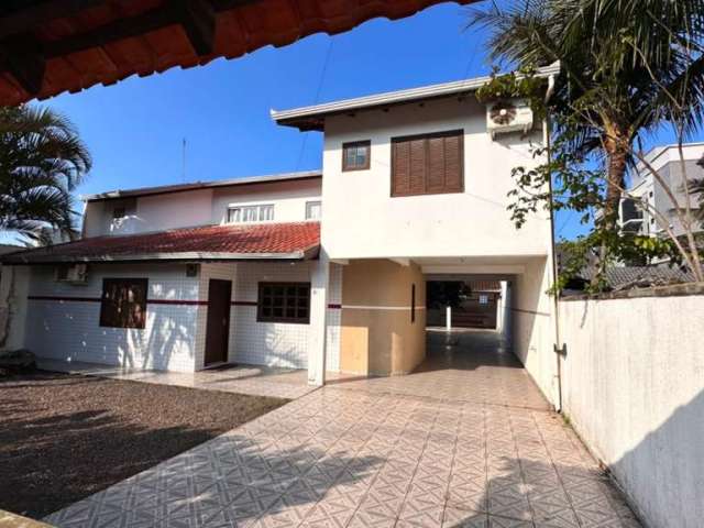 Sobrado com 5 dormitórios à venda, 213 m² por R$ 1.500.000,00 - Jardim Perola do Atlântico - Itapoá/SC