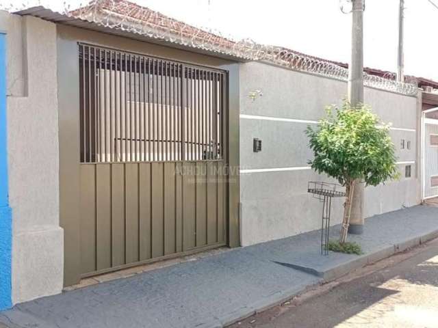 Casa para Venda em Jaboticabal, Sorocabano, 3 dormitórios, 1 banheiro, 2 vagas