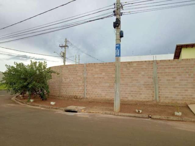 Casa para Venda em Jaboticabal, Jardim Monterrey II, 3 dormitórios, 1 suíte, 1 banheiro, 4 vagas