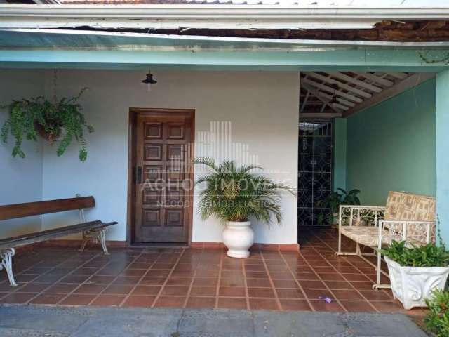 Casa para Venda em Jaboticabal, Centro, 4 dormitórios, 2 banheiros, 2 vagas