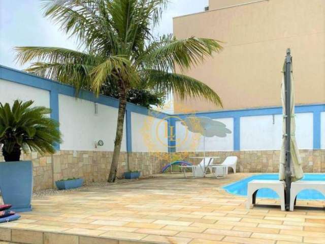 Belíssima Casa com Piscina com 05 dormitórios no Centro de Navegantes!