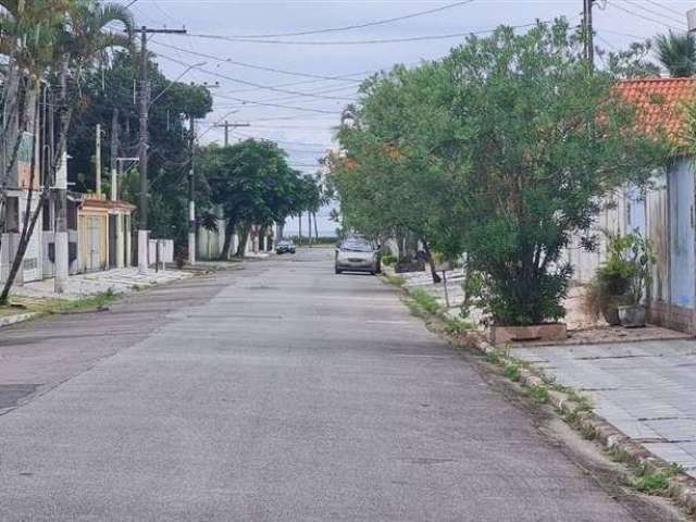 Casa à Venda em Solemar, Praia Grande - SP