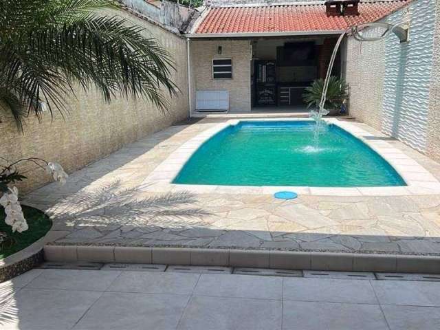 Casa à Venda em Guilhermina, Praia Grande - SP