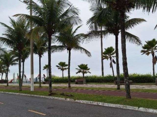 Casa à Venda em Guilhermina, Praia Grande - SP