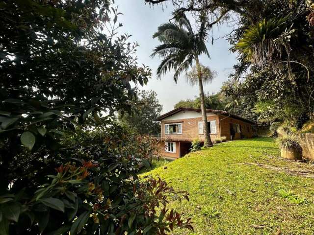 Casa à Venda em Jaraguá do Sul com 5 quartos sendo 1 suíte – Bairro Centro