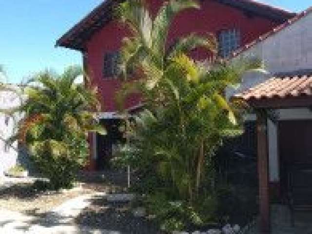 Casa no bairro Jardim Lindomar, em Itanhaém - localizada no lado praia, em rua calçada.