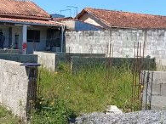 Casa no bairro Jardim Jamaica, em Itanhaém - localizado lado praia, em rua de terra.