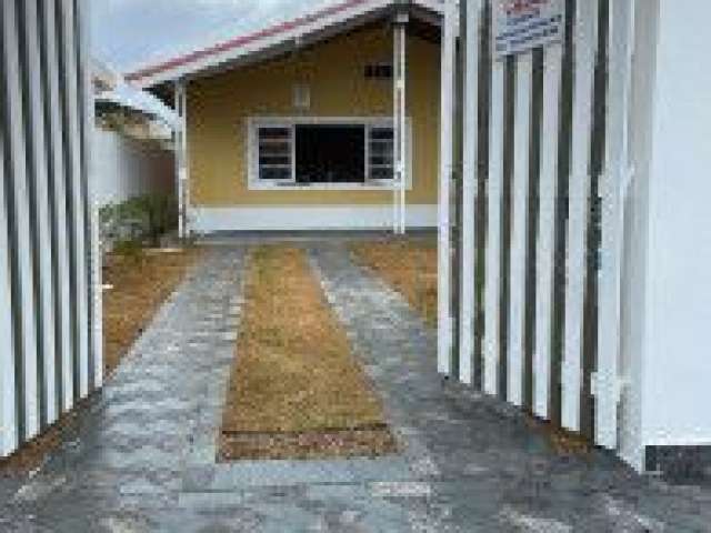 Casa no bairro Santa Julia, em Itanhaém - sendo lado praia, em rua calçada.