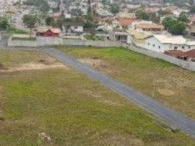 Ótimos terrenos em condomínio fechado no Jardim Guacira, em Itanhaém - sendo frente ao mar, em rua calçada.