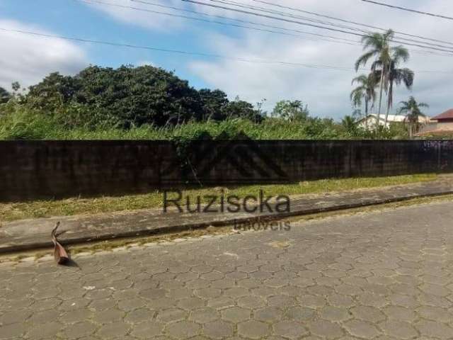 Terreno localizado no bairro Jardim São Fernando, em Itanhaém - acesso pavimentado.