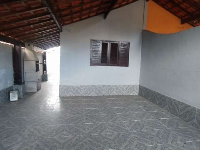 Excelente casa à venda no bairro Campo Eliseos, em Itanhaém - Localizada lado serra, em rua calçada.