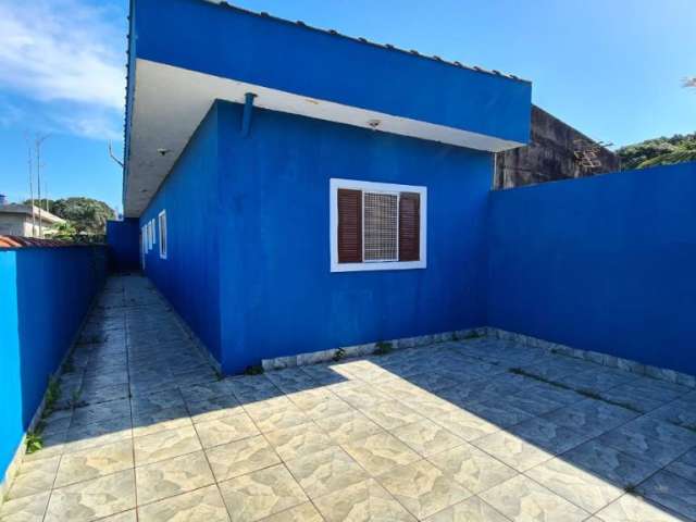 Ótima casa à venda no bairro Jardim São João, em Itanhaém ** Localizada lado praia.