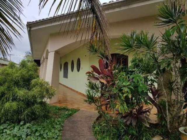 Excelente casa à venda no bairro Praia do Sonho, em Itanhaém ** Sendo lado praia, em rua calçada.