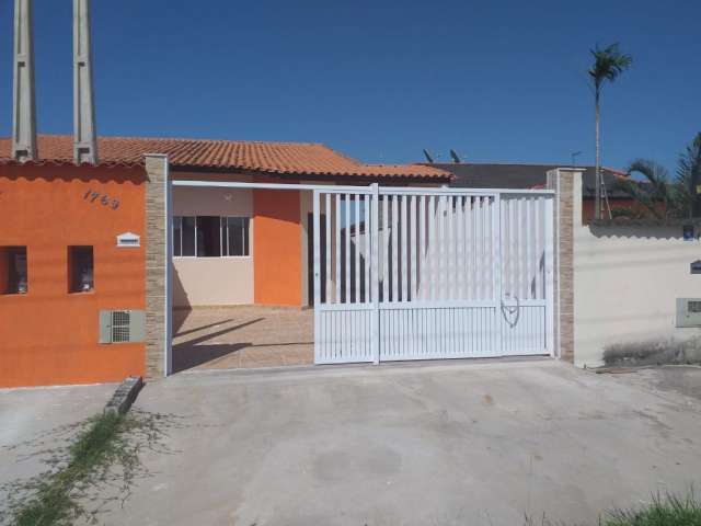 Casa geminada com piscina lado praia em Itanhaém - SP